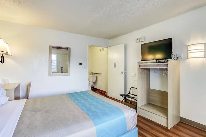 Room 12 of 27