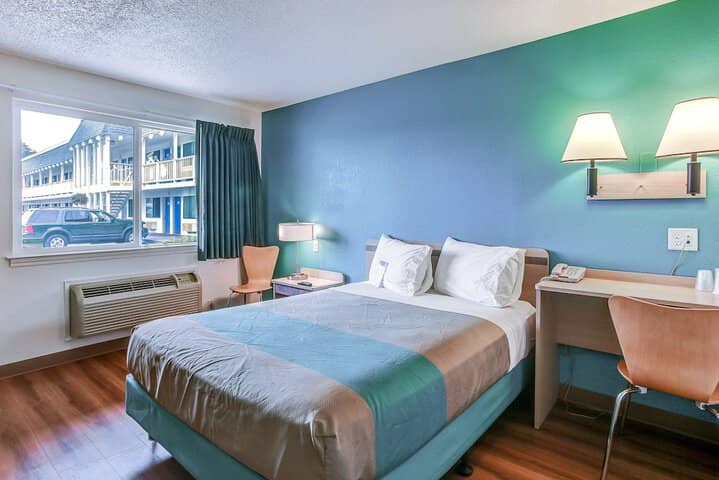 Room 9 of 27