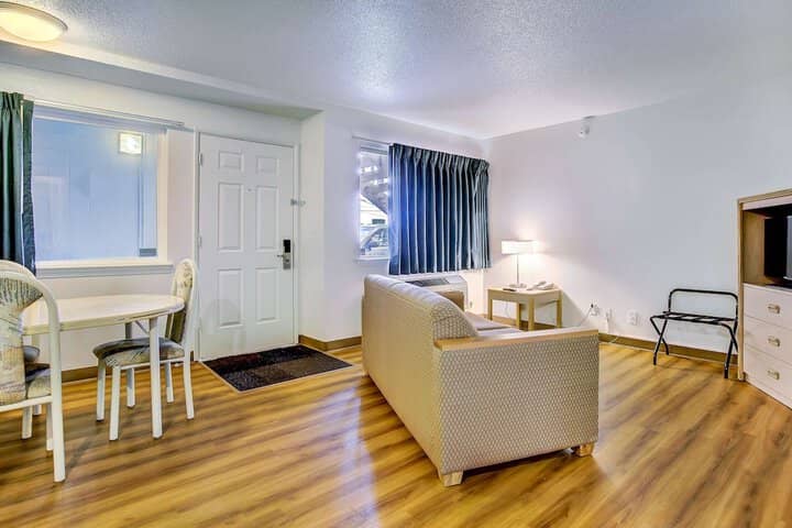 Room 6 of 27